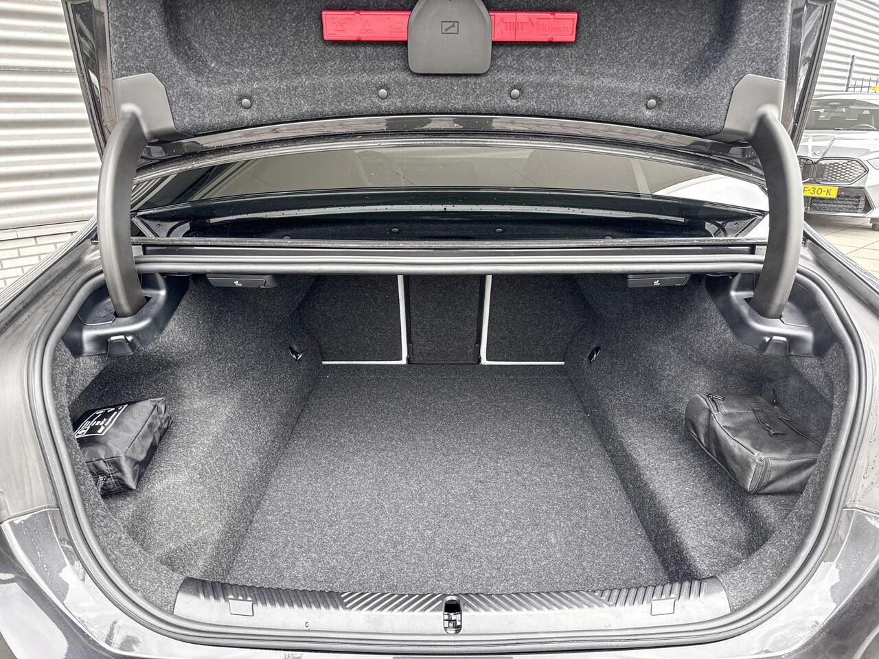 BMW M5 Sedan M5 M Driver's Pack / Comfort Pack / Panoramadak / Driving Assistant Professional / Parking Assistant Professional