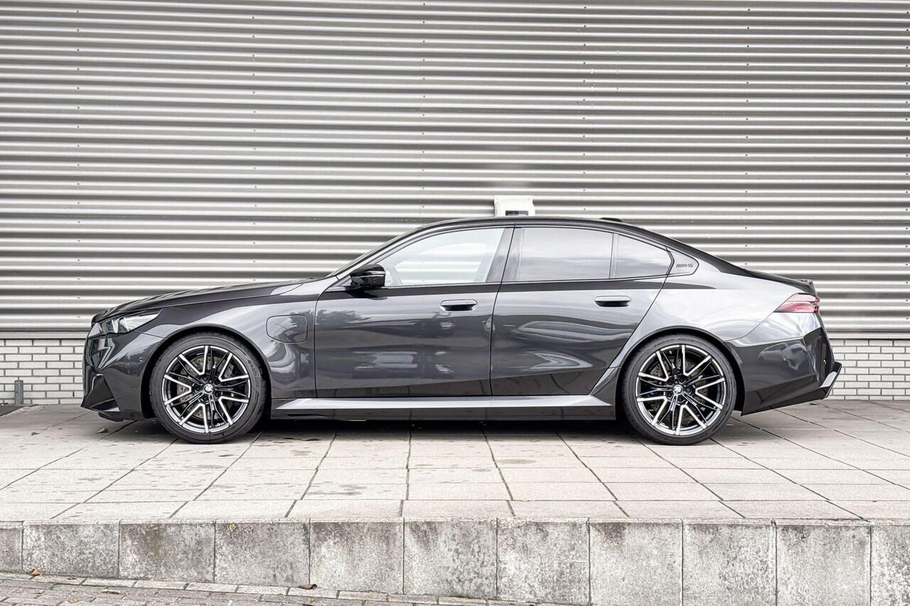 BMW M5 Sedan M5 M Driver's Pack / Comfort Pack / Panoramadak / Driving Assistant Professional / Parking Assistant Professional