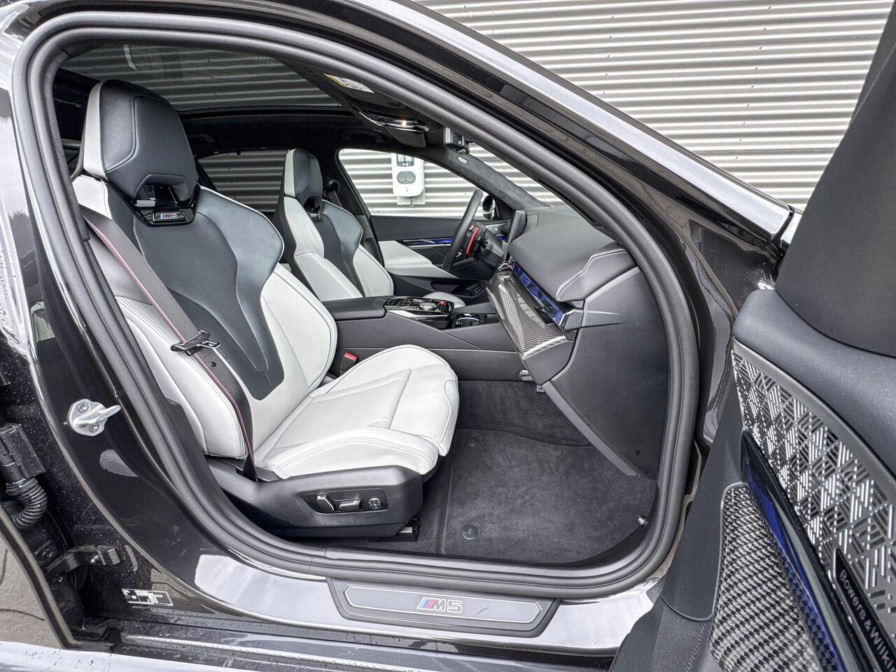 BMW M5 Sedan M5 M Driver's Pack / Comfort Pack / Panoramadak / Driving Assistant Professional / Parking Assistant Professional