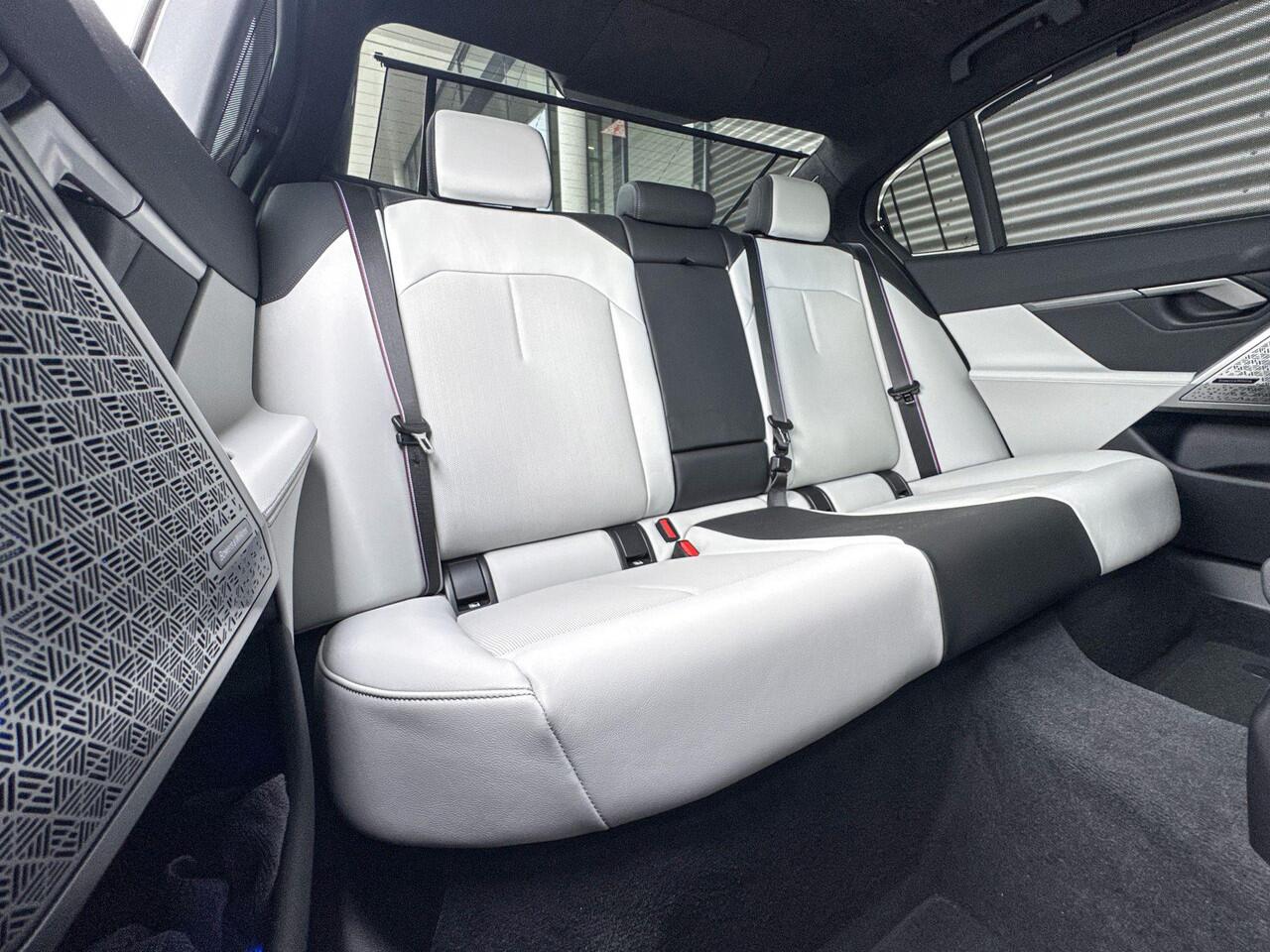 BMW M5 Sedan M5 M Driver's Pack / Comfort Pack / Panoramadak / Driving Assistant Professional / Parking Assistant Professional