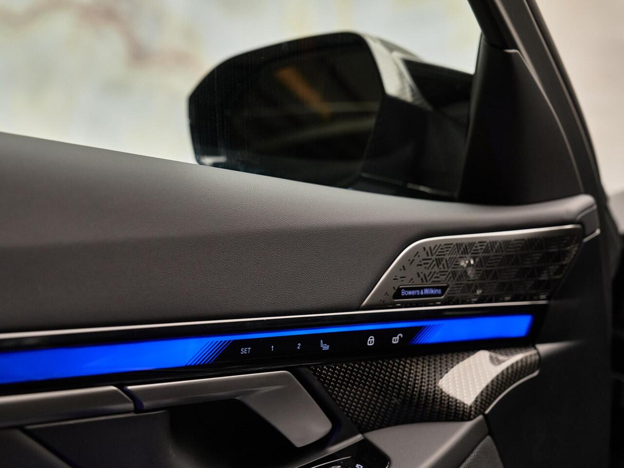 BMW M5 Touring V8 M Hybrid, IPE Exhaust, M Performance, Sonderlackierung, Ultimate Package, ceramic, pano, B&W, 21", stl.ventilatie, memory, carbon, leder, privacy