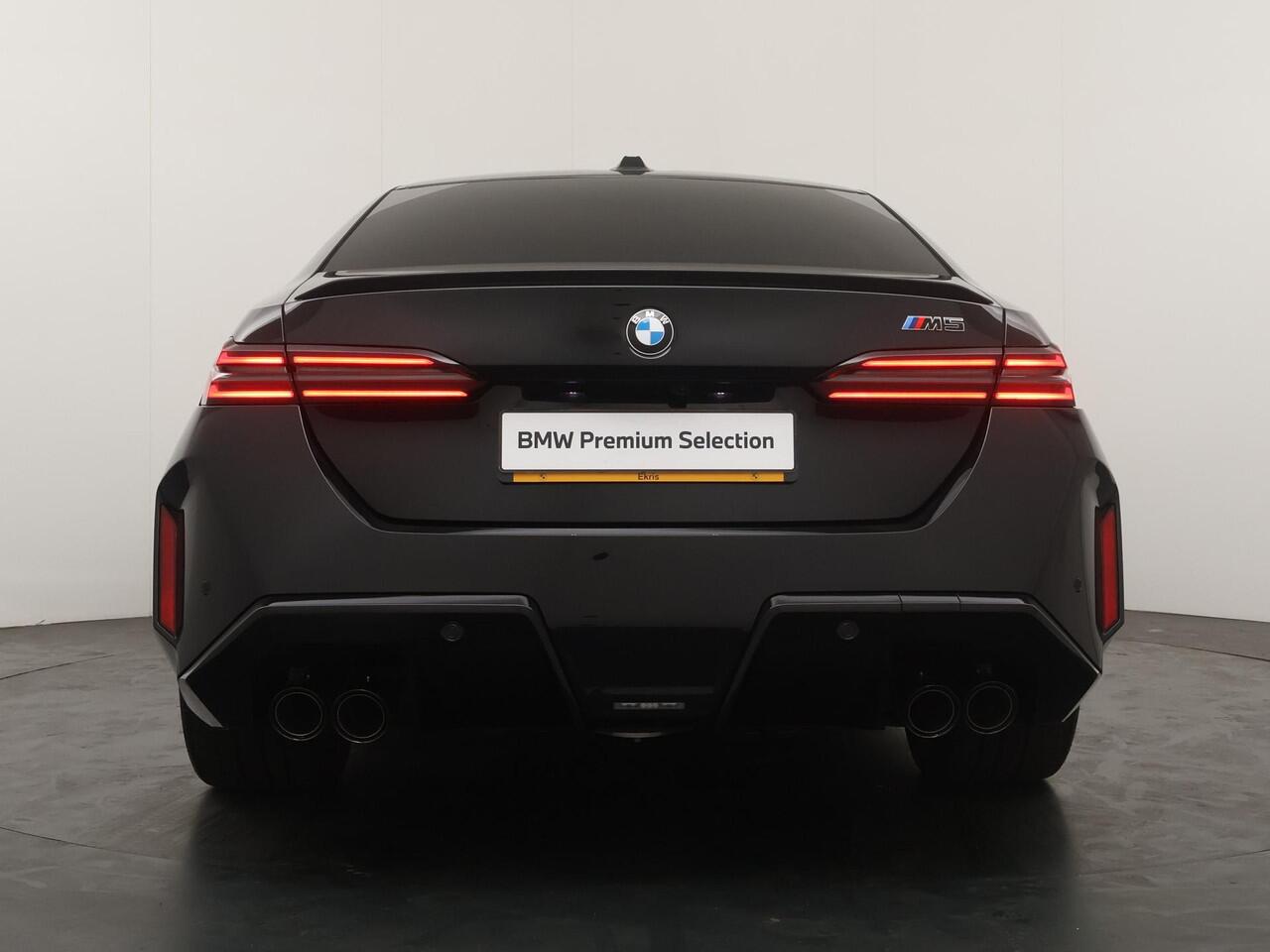 BMW M5 5-serie M Driver's Pack | Driving Assistant Professional | Parking Assistant Prof | Bowers & Wilkins | Stoelventilatie | Carbon Pack | Stuurwielrand verwarmd |