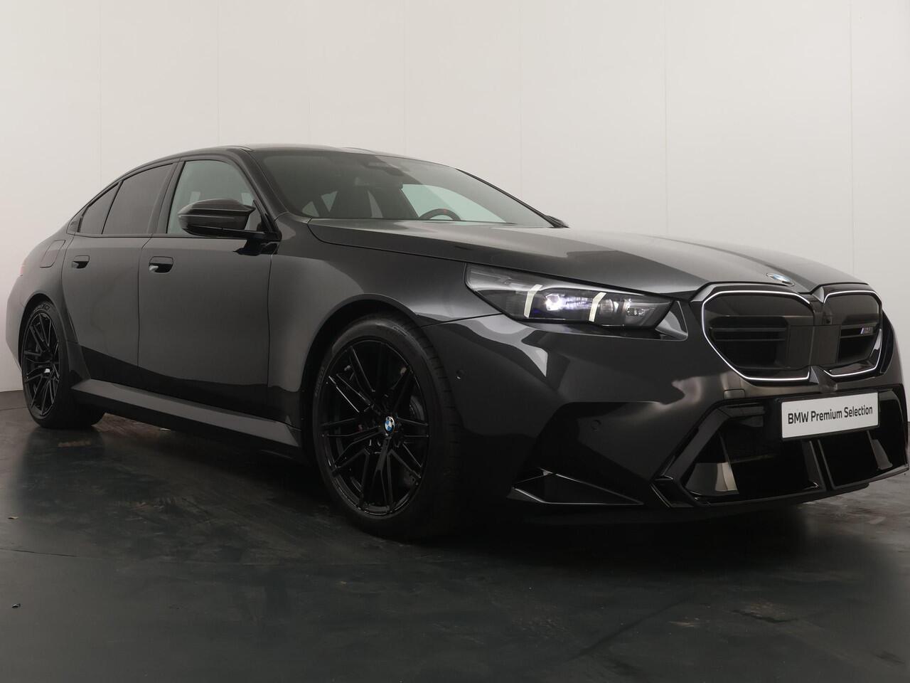 BMW M5 5-serie M Driver's Pack | Driving Assistant Professional | Parking Assistant Prof | Bowers & Wilkins | Stoelventilatie | Carbon Pack | Stuurwielrand verwarmd |