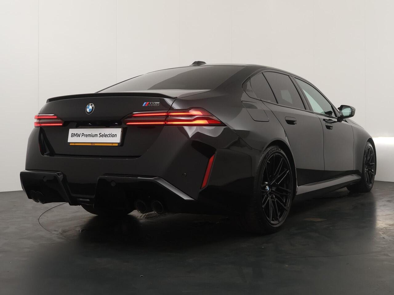 BMW M5 5-serie M Driver's Pack | Driving Assistant Professional | Parking Assistant Prof | Bowers & Wilkins | Stoelventilatie | Carbon Pack | Stuurwielrand verwarmd |