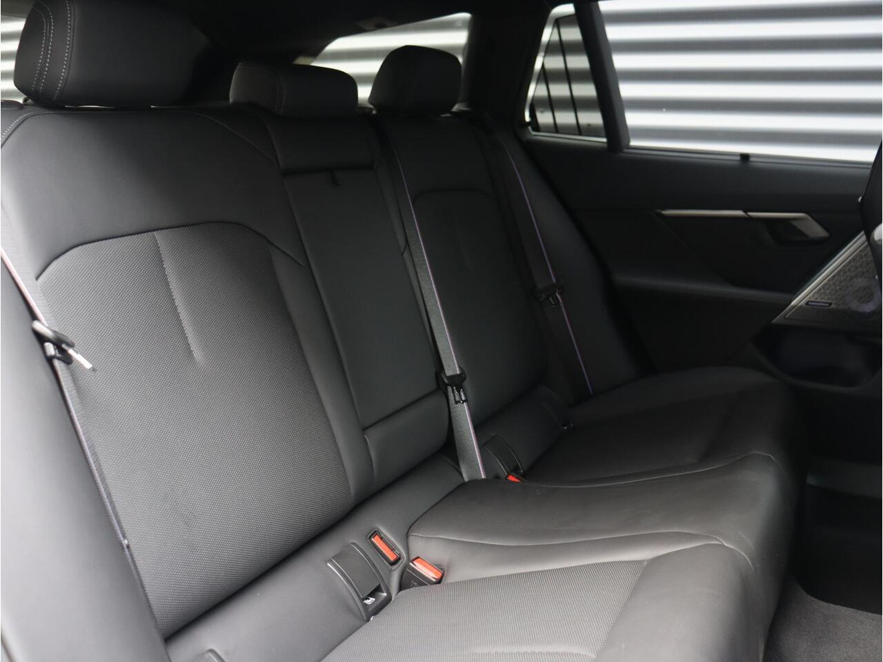 BMW M5 Touring | Individual Lak | M Driver's Package | Head-Up | Trekhaak | Bowers & Wilkins | Driving Assistant Prof. | Stoelventilatie | Carbon | Parking Assistant Prof. | 21'' & 22'' LMV