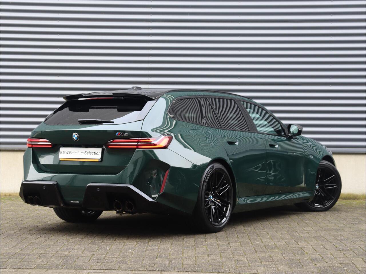 BMW M5 Touring | Individual Lak | M Driver's Package | Head-Up | Trekhaak | Bowers & Wilkins | Driving Assistant Prof. | Stoelventilatie | Carbon | Parking Assistant Prof. | 21'' & 22'' LMV