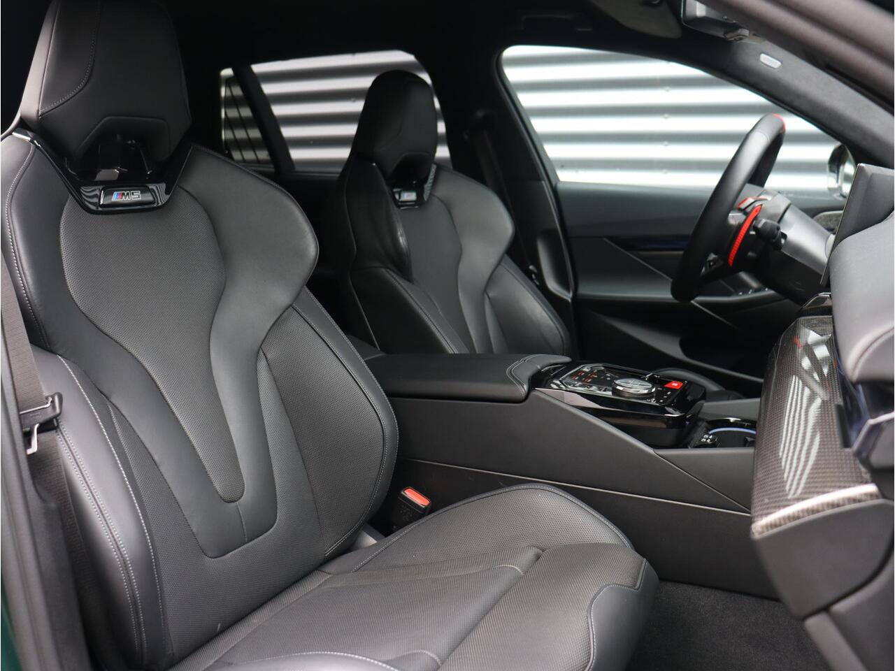 BMW M5 Touring | Individual Lak | M Driver's Package | Head-Up | Trekhaak | Bowers & Wilkins | Driving Assistant Prof. | Stoelventilatie | Carbon | Parking Assistant Prof. | 21'' & 22'' LMV