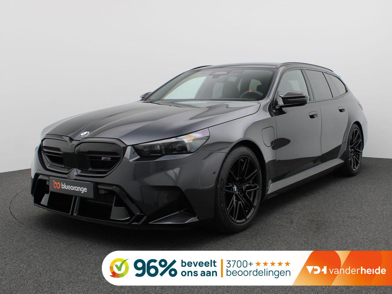 BMW M5 5-serie Touring 728PK Aut. Keramische remschijven, Panoramadak, Head-Up Display, Adaptieve Cruise Controle, Keyless, Side Assist, M-Drivers Pack, Bower&Wilkins Audio, Comfort Pack, Trekhaak, 21" LM Velgen