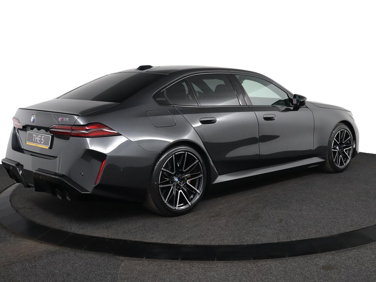 BMW M5 Sedan | Pano | Trekhaak | M Driver's Pack | Comfort Pack