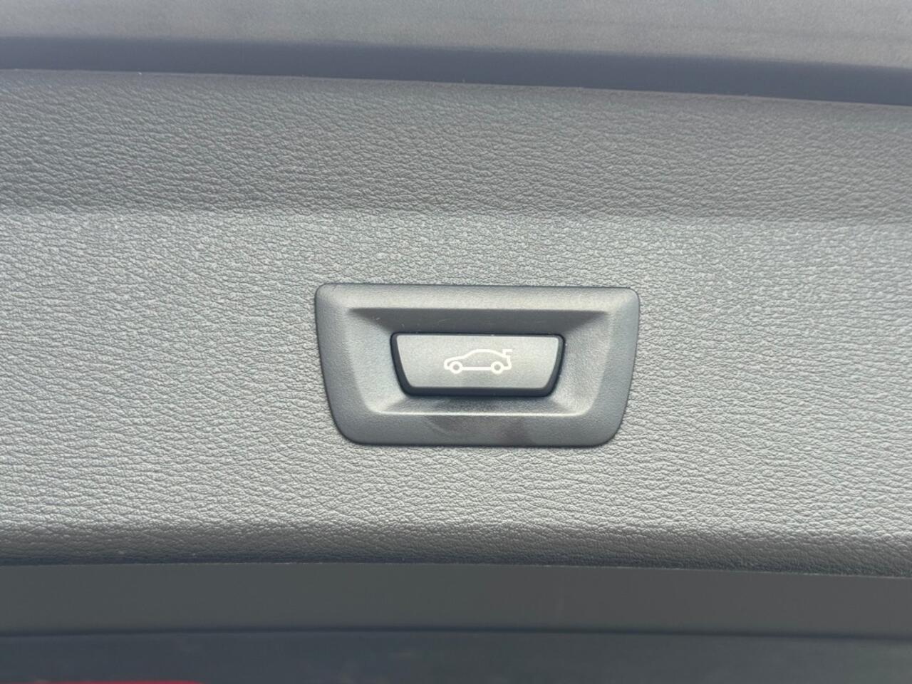 BMW X1 S-DRIVE 1.8 AUT. SPORT-LINE NAVI TREKHAAK AIRCO LMV PDC