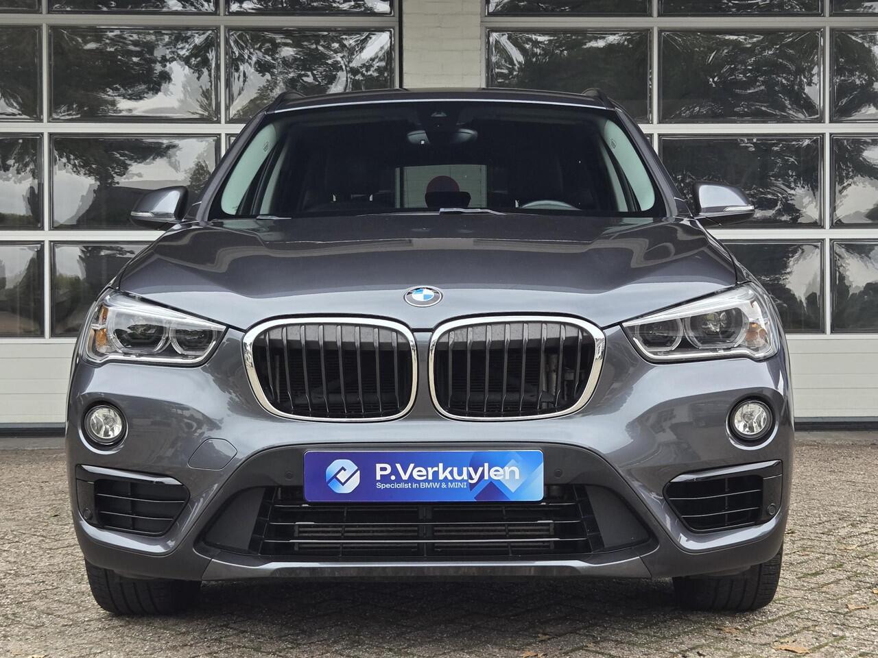 BMW X1 sDrive20i SPORTLINE | HARMAN KARDON | SPORTSTOELEN | TREKHAAK | STOELVERWARMING |