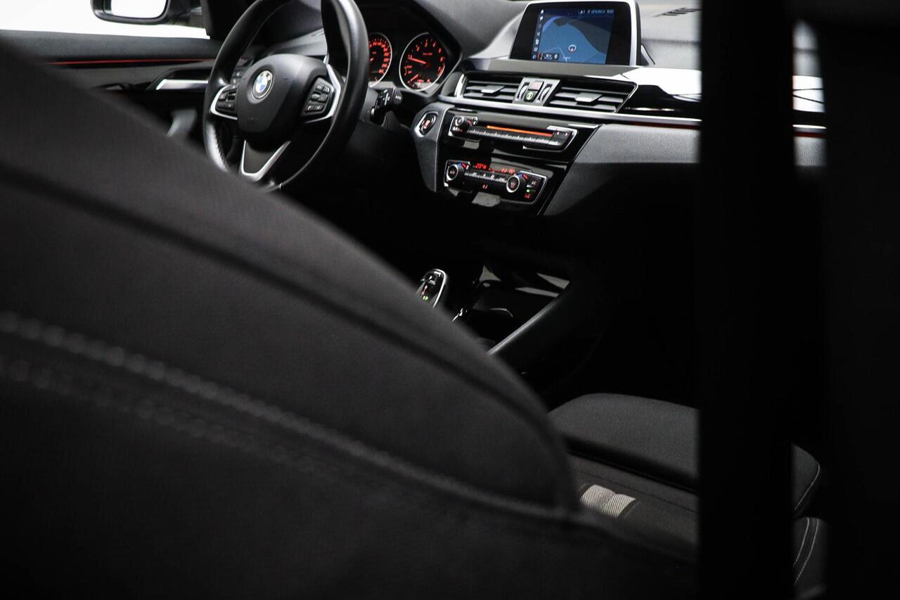 BMW X1 sDrive18i Executive | SPORT LINE / PARKING- PACK | CAMERA