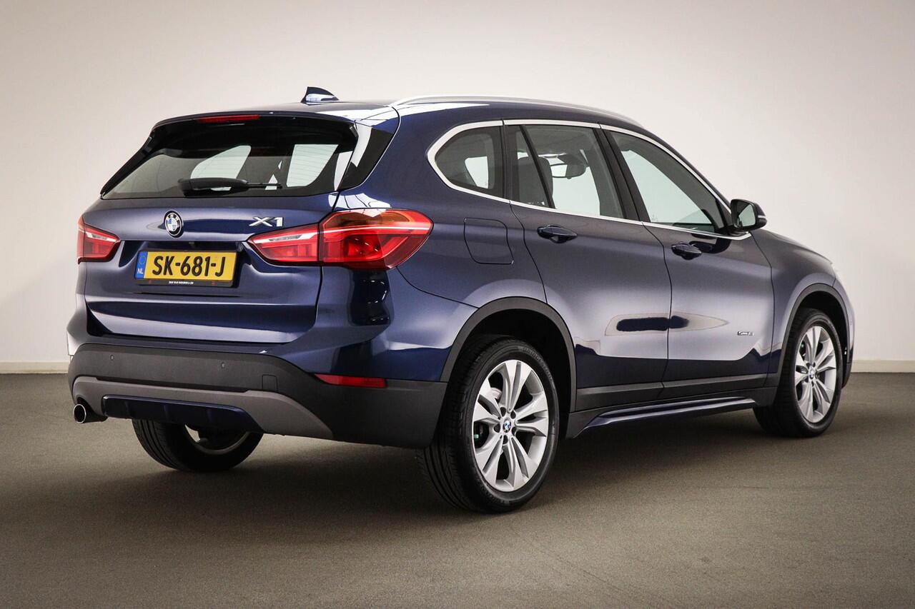 BMW X1 sDrive18i Executive | SPORT LINE / PARKING- PACK | CAMERA