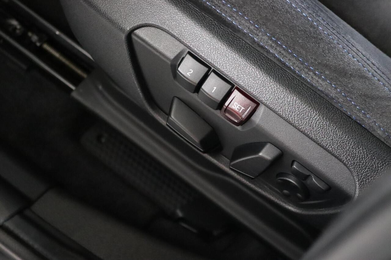 BMW X1 sDrive20i High Executive, M-sport, Panoramadak, HUD, Camera, H&K, Memory, Keyless