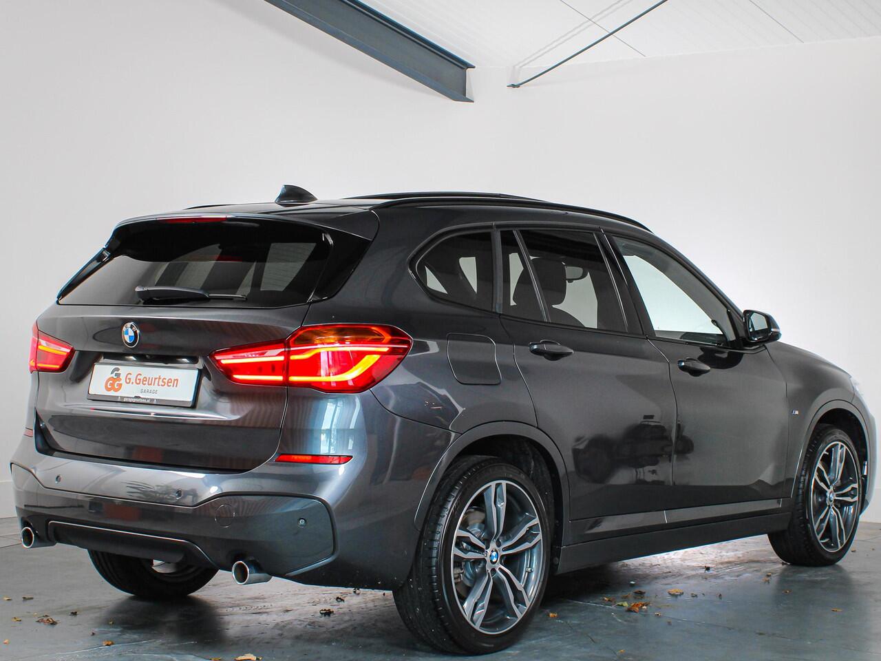 BMW X1 sDrive20i High Executive, M-sport, Panoramadak, HUD, Camera, H&K, Memory, Keyless