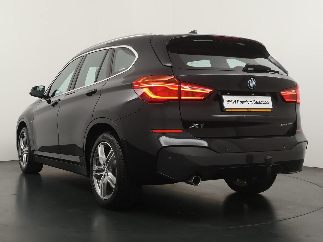 BMW X1 sDrive18i High Executive Edition B| M Sport | Trekhaak | Leder | Stoelverwarming | Parkeersensoren voor en achter | Head-Up Display | Navigatie |