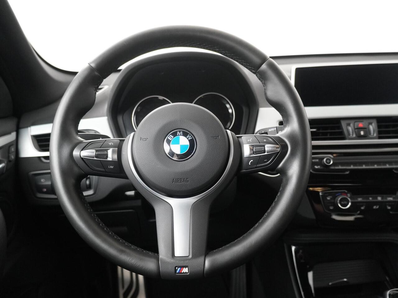 BMW X1 sDrive18i High Executive Edition B| M Sport | Trekhaak | Leder | Stoelverwarming | Parkeersensoren voor en achter | Head-Up Display | Navigatie |