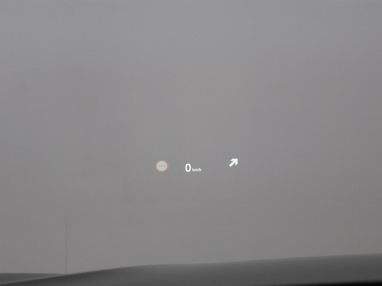 BMW X1 sDrive20i 192 PK AUT. + TREKHAAK | PANORAMA | SPORTSTOELEN LEDER | HEAD-UP | CAMERA | STOELVERWARMING