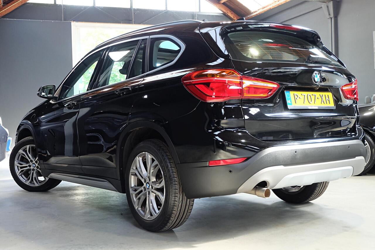 BMW X1 sDrive18i High Executive / xLine / Pano / Leder / Camera