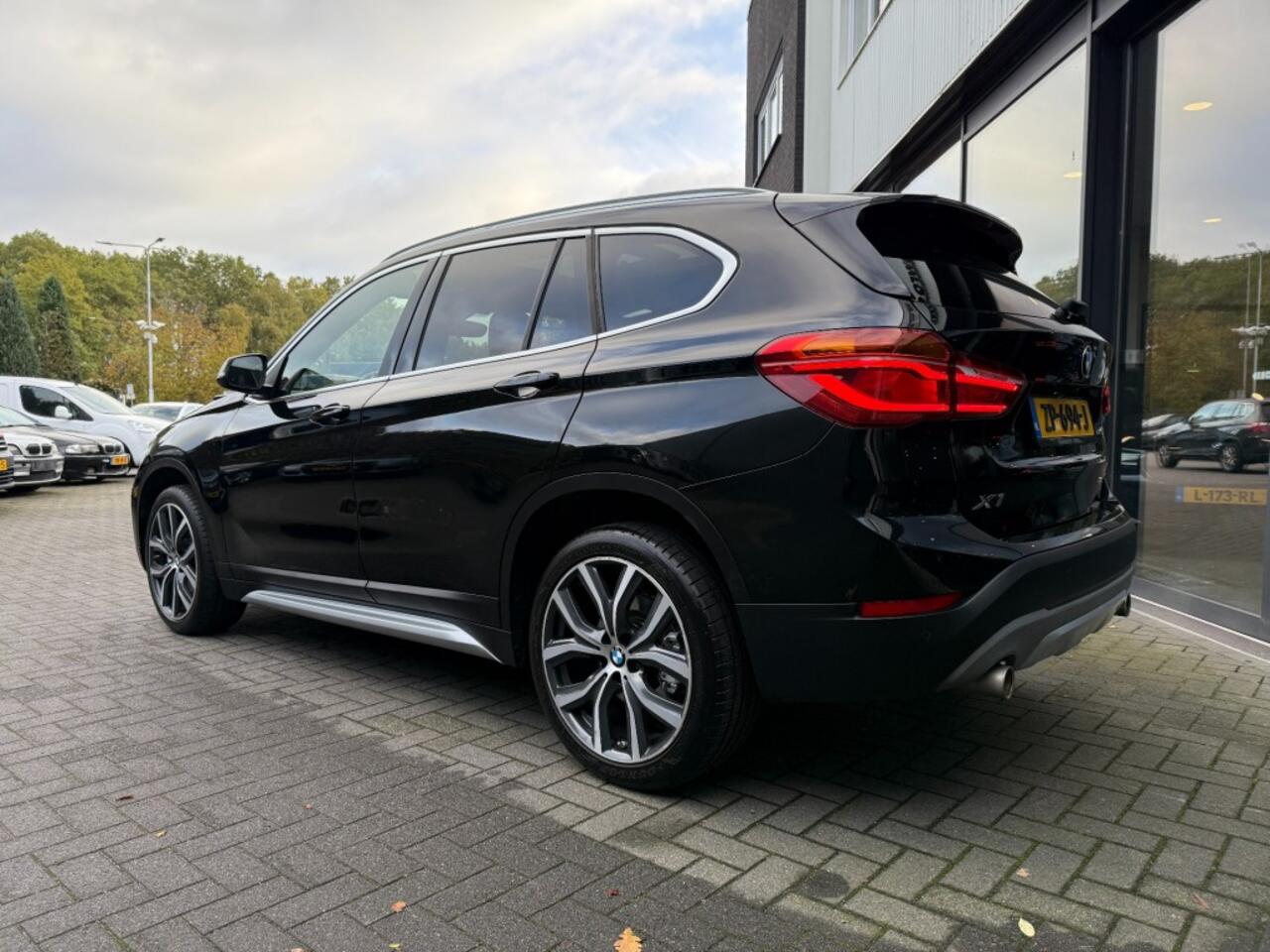 BMW X1 sDrive20i 192pk High Exe,Pano,LED,Sportleer,HUD,NaviPro,Stoelverw,Clima,Cruise,Camera