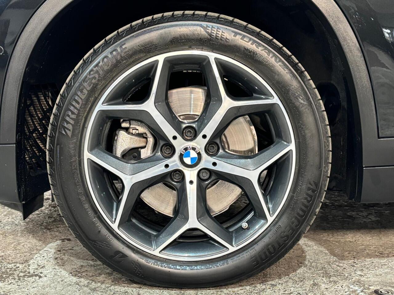 BMW X1 sDrive20i Orange Edition III | Panoramadak | Leder | Head-Up | Trekhaak | NL auto|