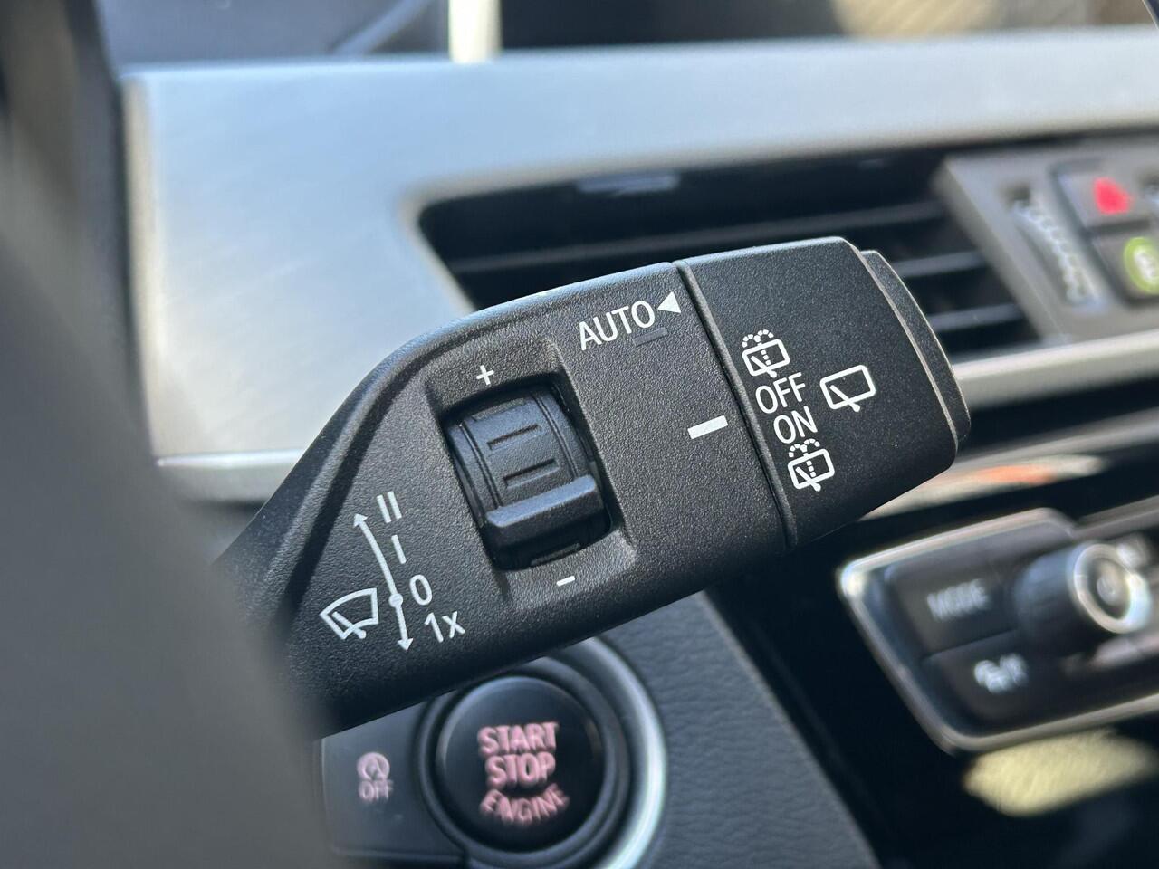 BMW X1 sDrive20i High Executive l Sfeer verlichting l Navi l Trekhaak l Electrische Klep