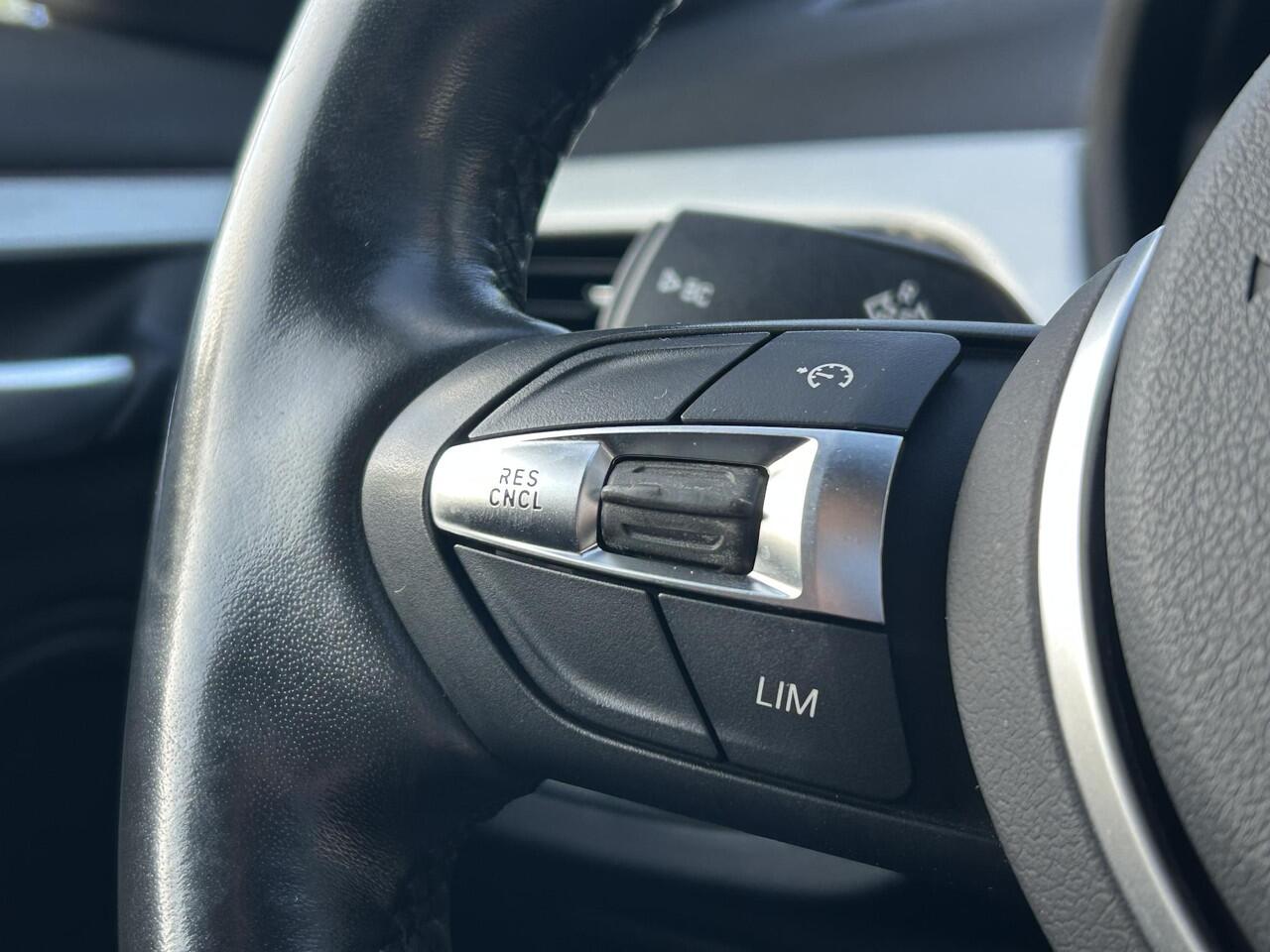 BMW X1 sDrive20i High Executive l Sfeer verlichting l Navi l Trekhaak l Electrische Klep