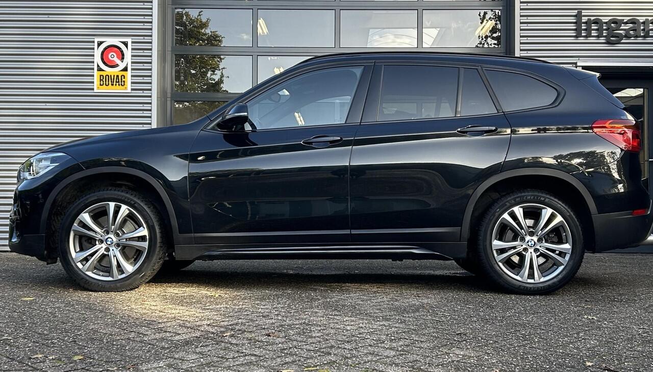 BMW X1 sDrive20i High Executive l Sfeer verlichting l Navi l Trekhaak l Electrische Klep