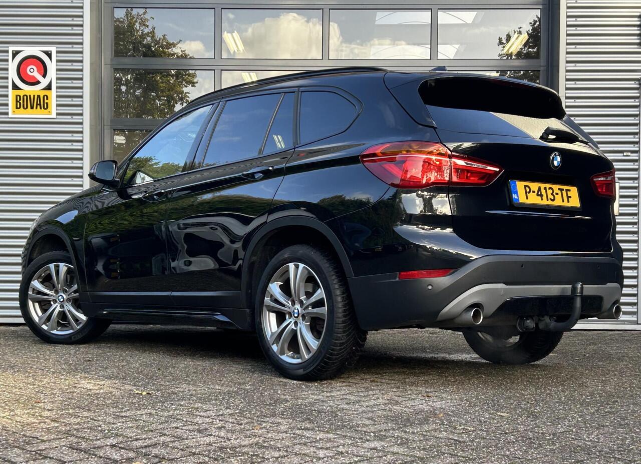 BMW X1 sDrive20i High Executive l Sfeer verlichting l Navi l Trekhaak l Electrische Klep
