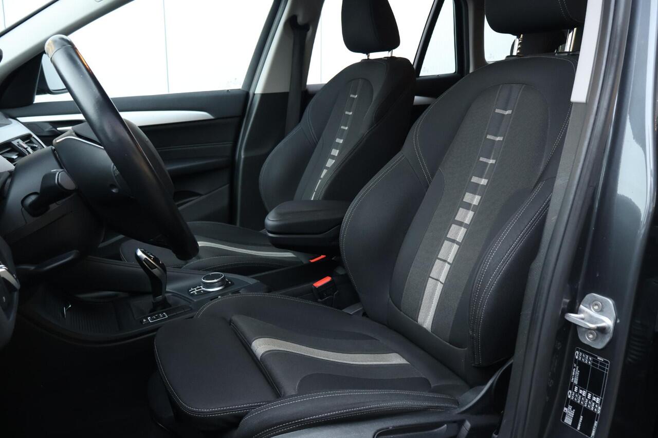BMW X1 sDrive20i Executive Edition / Trekhaak / Headup / Stoelverw