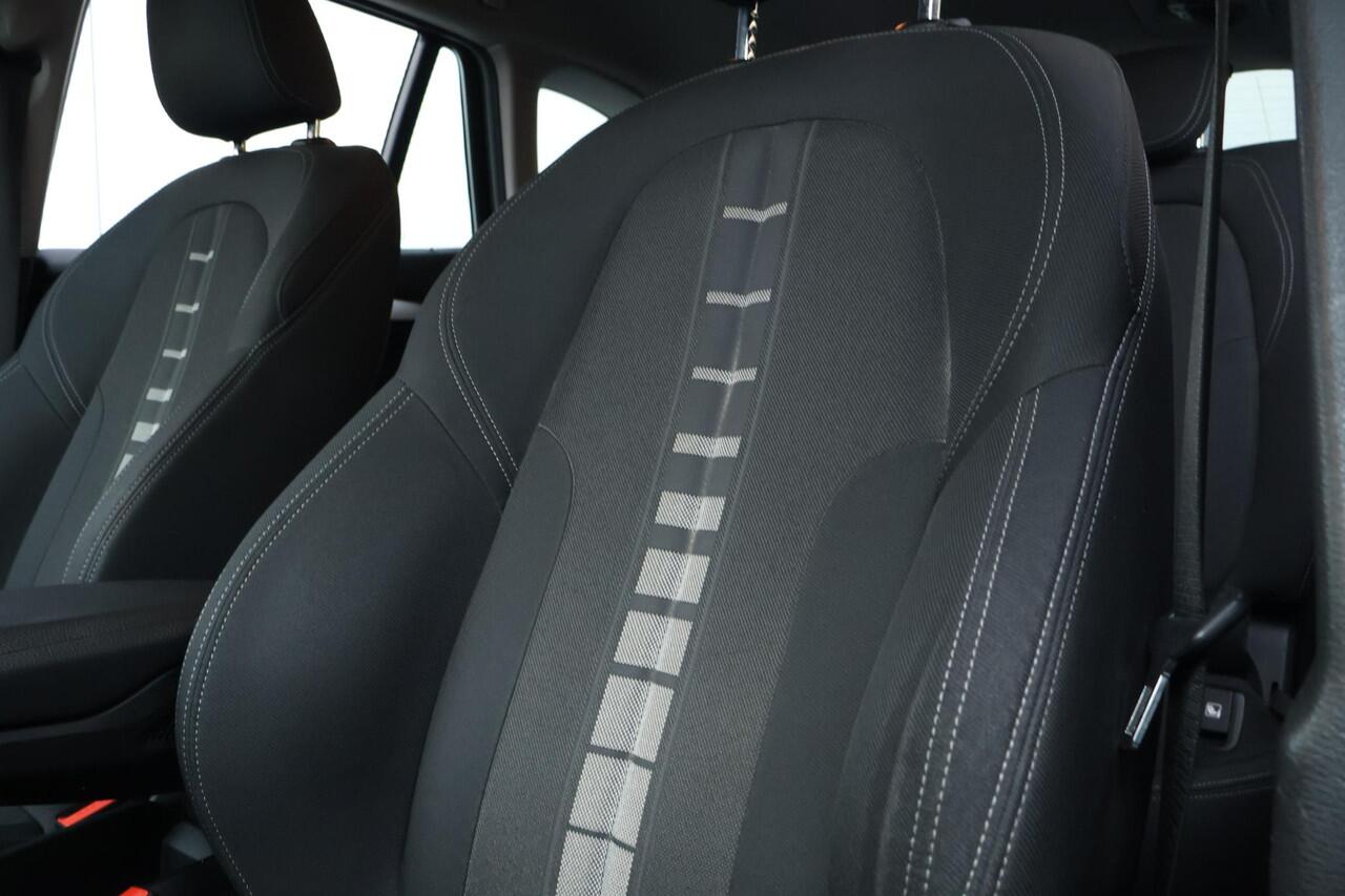 BMW X1 sDrive20i Executive Edition / Trekhaak / Headup / Stoelverw