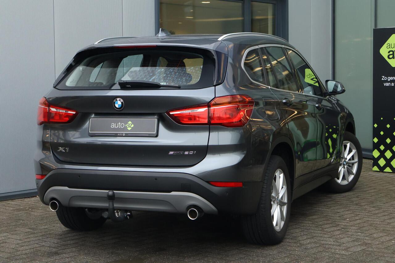 BMW X1 sDrive20i Executive Edition / Trekhaak / Headup / Stoelverw