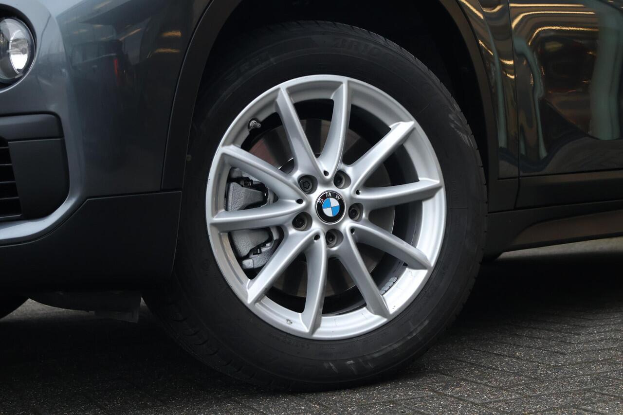 BMW X1 sDrive20i Executive Edition / Trekhaak / Headup / Stoelverw