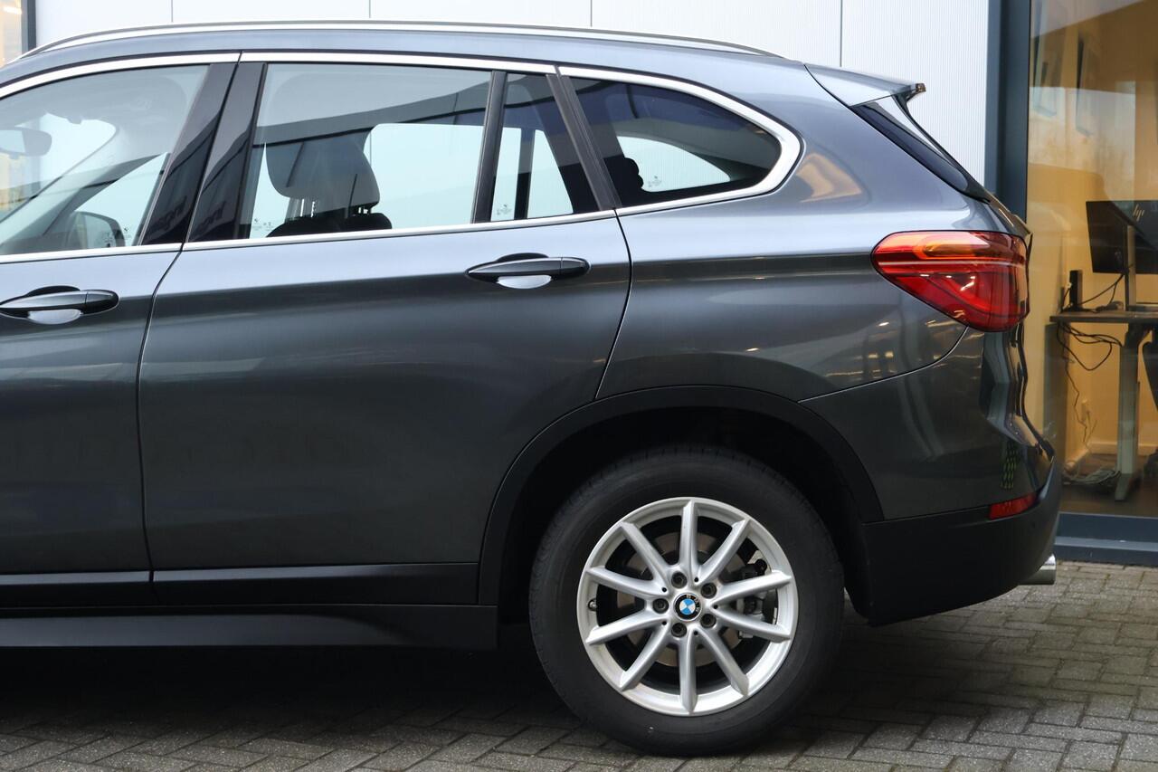 BMW X1 sDrive20i Executive Edition / Trekhaak / Headup / Stoelverw