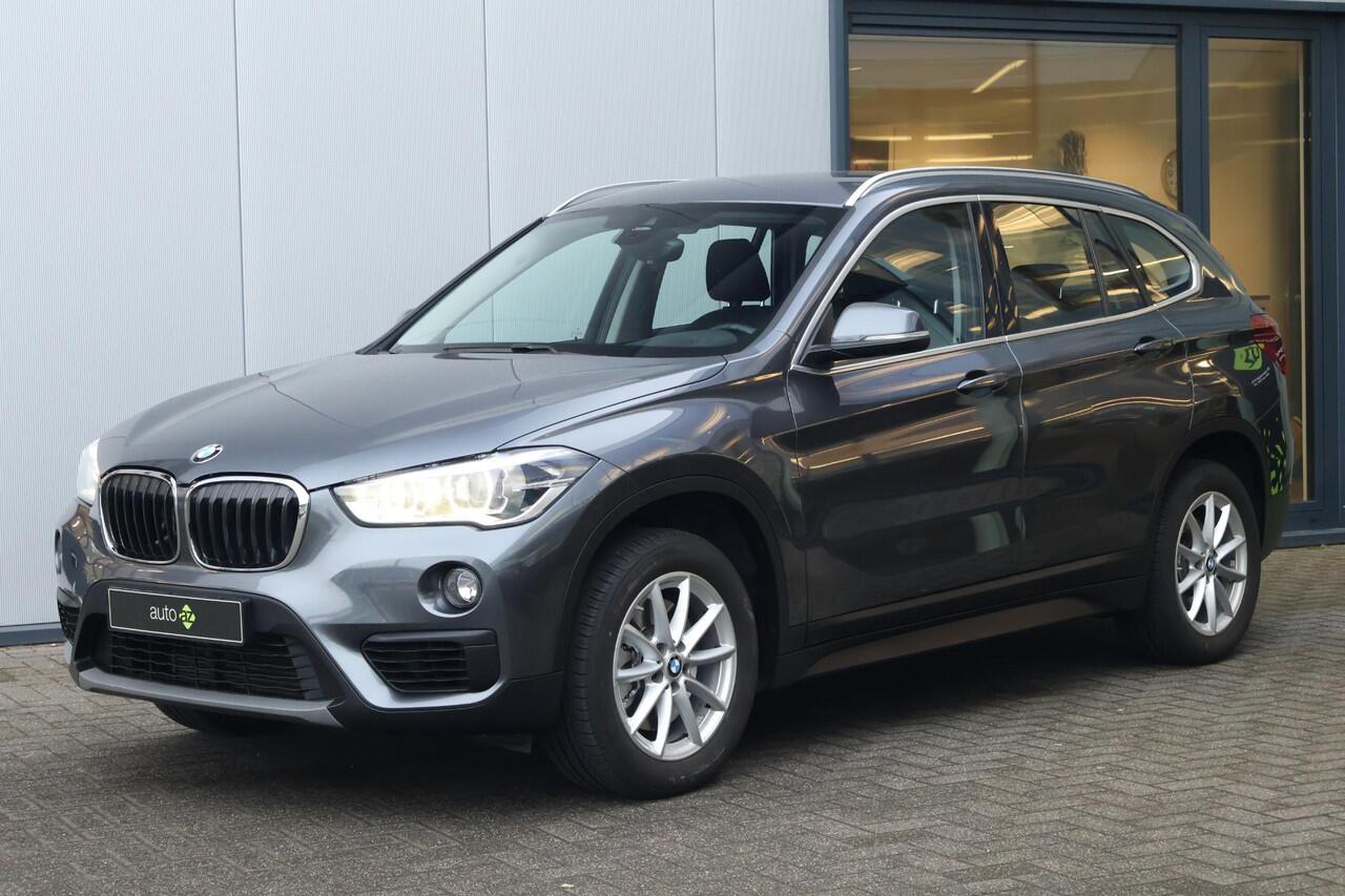 BMW X1 sDrive20i Executive Edition / Trekhaak / Headup / Stoelverw