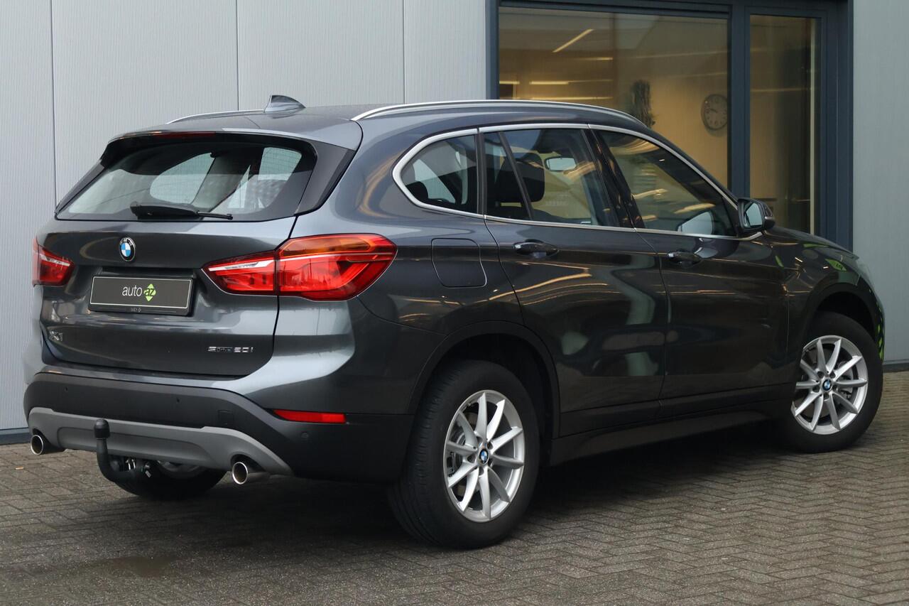 BMW X1 sDrive20i Executive Edition / Trekhaak / Headup / Stoelverw