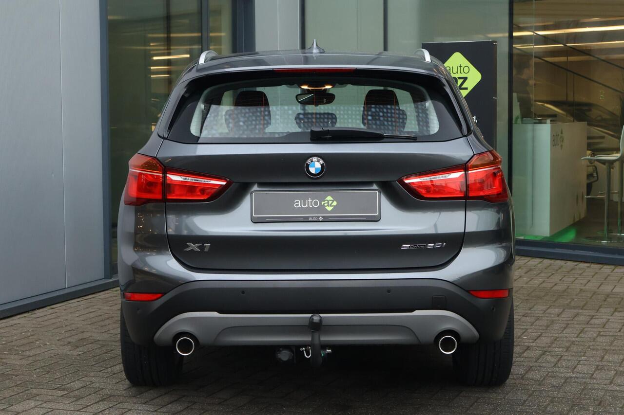 BMW X1 sDrive20i Executive Edition / Trekhaak / Headup / Stoelverw