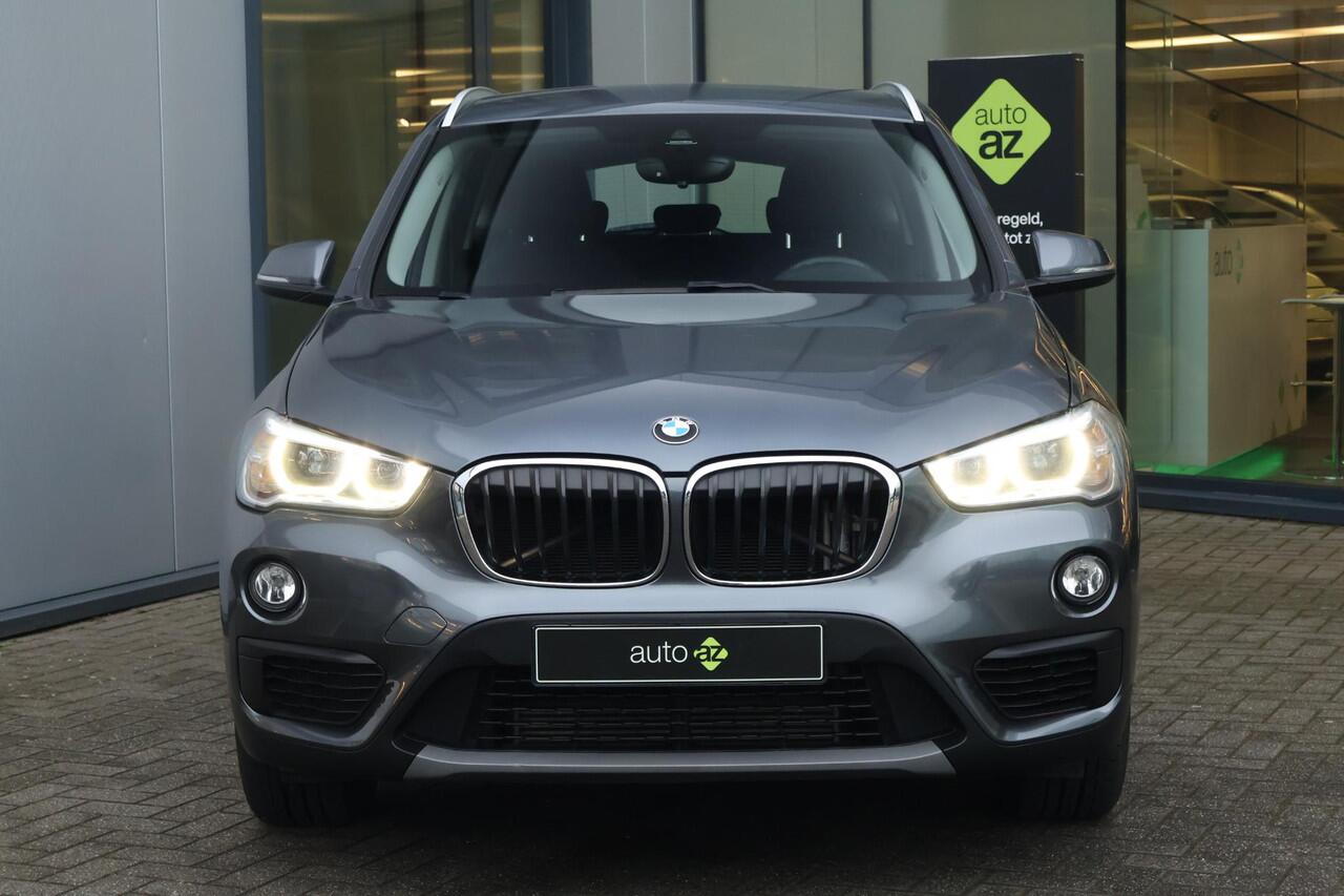 BMW X1 sDrive20i Executive Edition / Trekhaak / Headup / Stoelverw