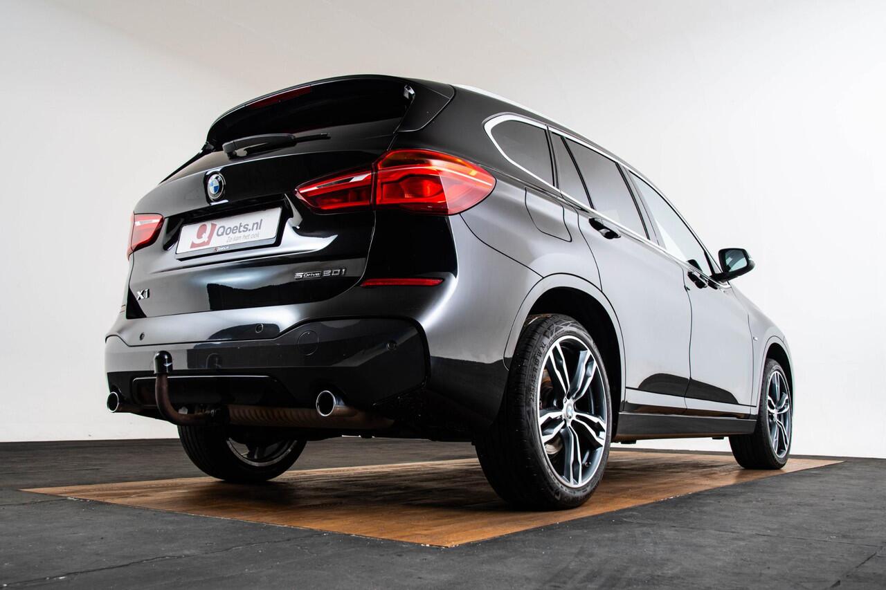 BMW X1 sDrive20i High Executive M Sport - Panoramadak - Comfort Access - Elektrisch verwarmde voorstoelen - HiFi - Verstelbare achterbank - Elektrische achterklep - LED koplampen - Koplampsproeiers -