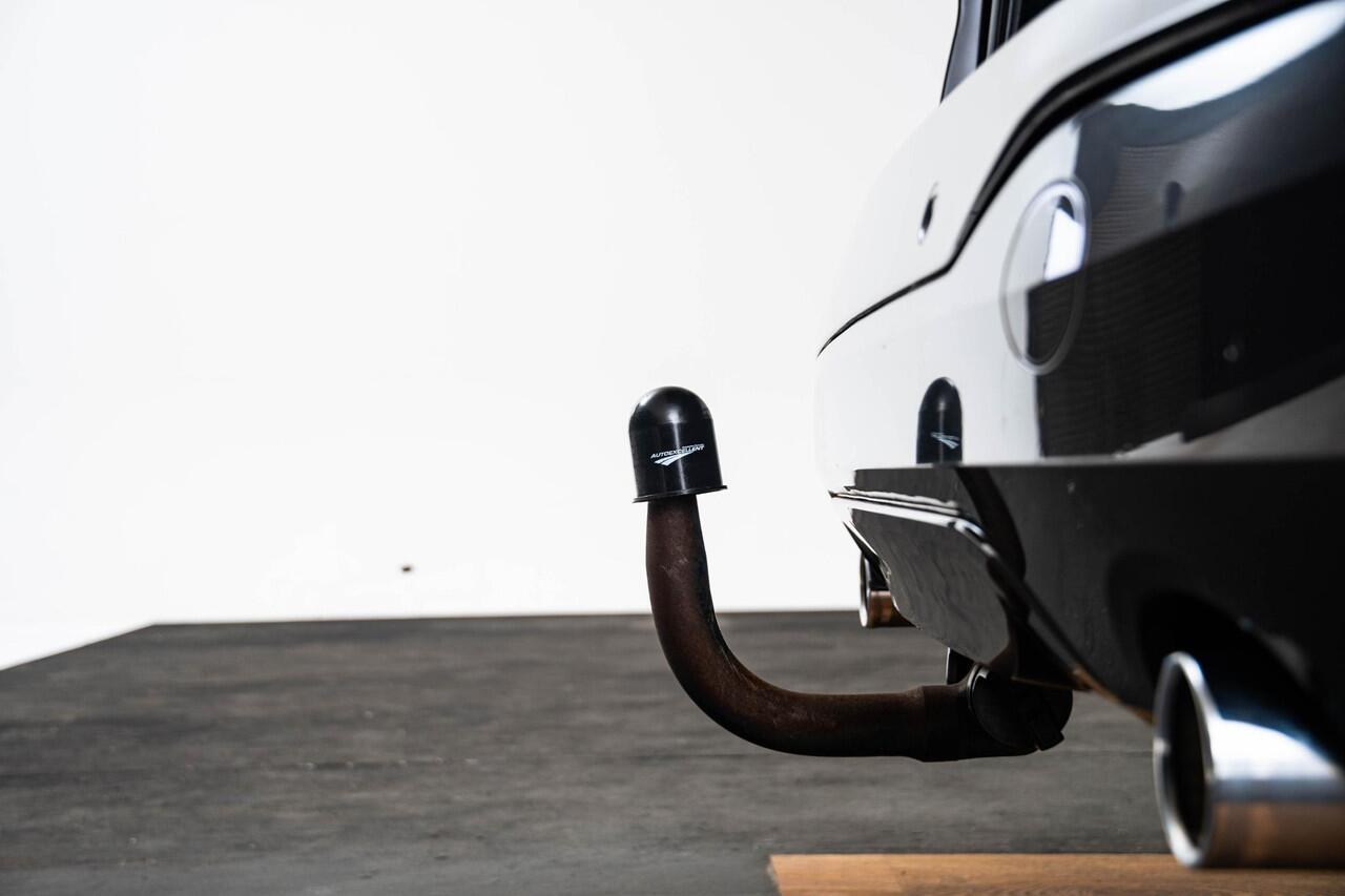 BMW X1 sDrive20i High Executive M Sport - Panoramadak - Comfort Access - Elektrisch verwarmde voorstoelen - HiFi - Verstelbare achterbank - Elektrische achterklep - LED koplampen - Koplampsproeiers -