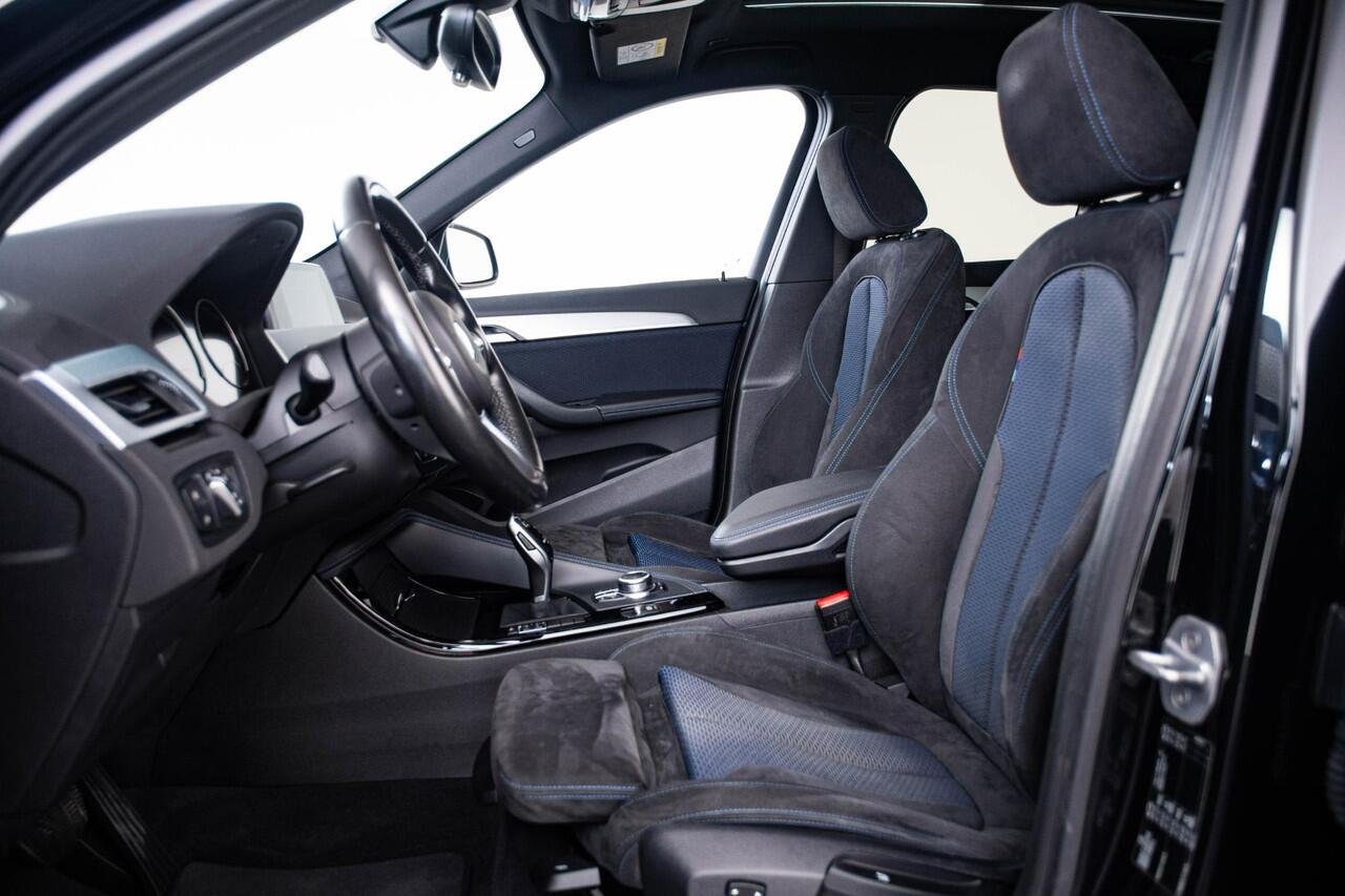 BMW X1 sDrive20i High Executive M Sport - Panoramadak - Comfort Access - Elektrisch verwarmde voorstoelen - HiFi - Verstelbare achterbank - Elektrische achterklep - LED koplampen - Koplampsproeiers -