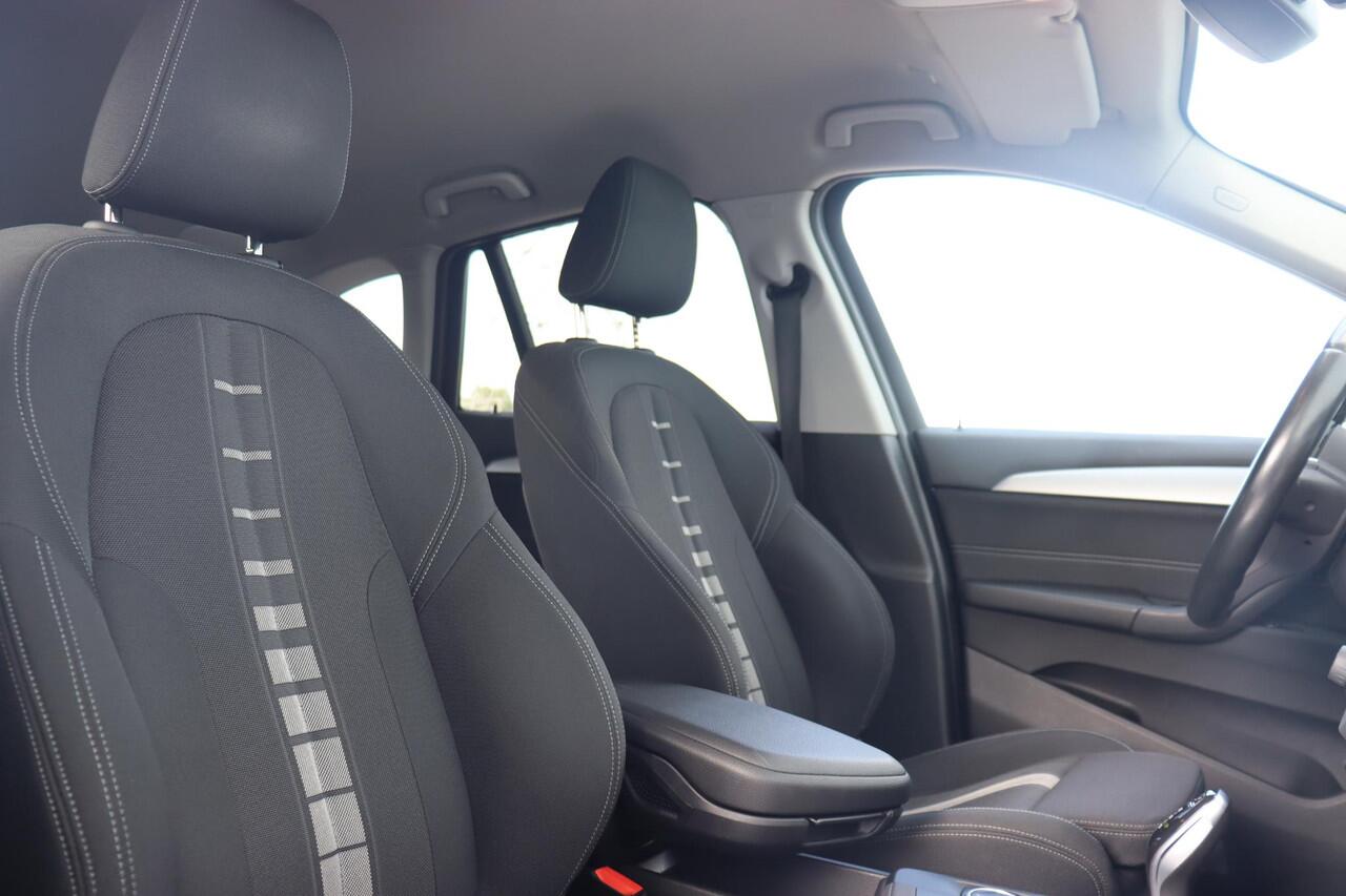 BMW X1 sDrive20i High Executive Achteruitrijcamera/ Stoelverwarming/ Sportstoelen/ Cruise Control/ Elektrische Achterklep