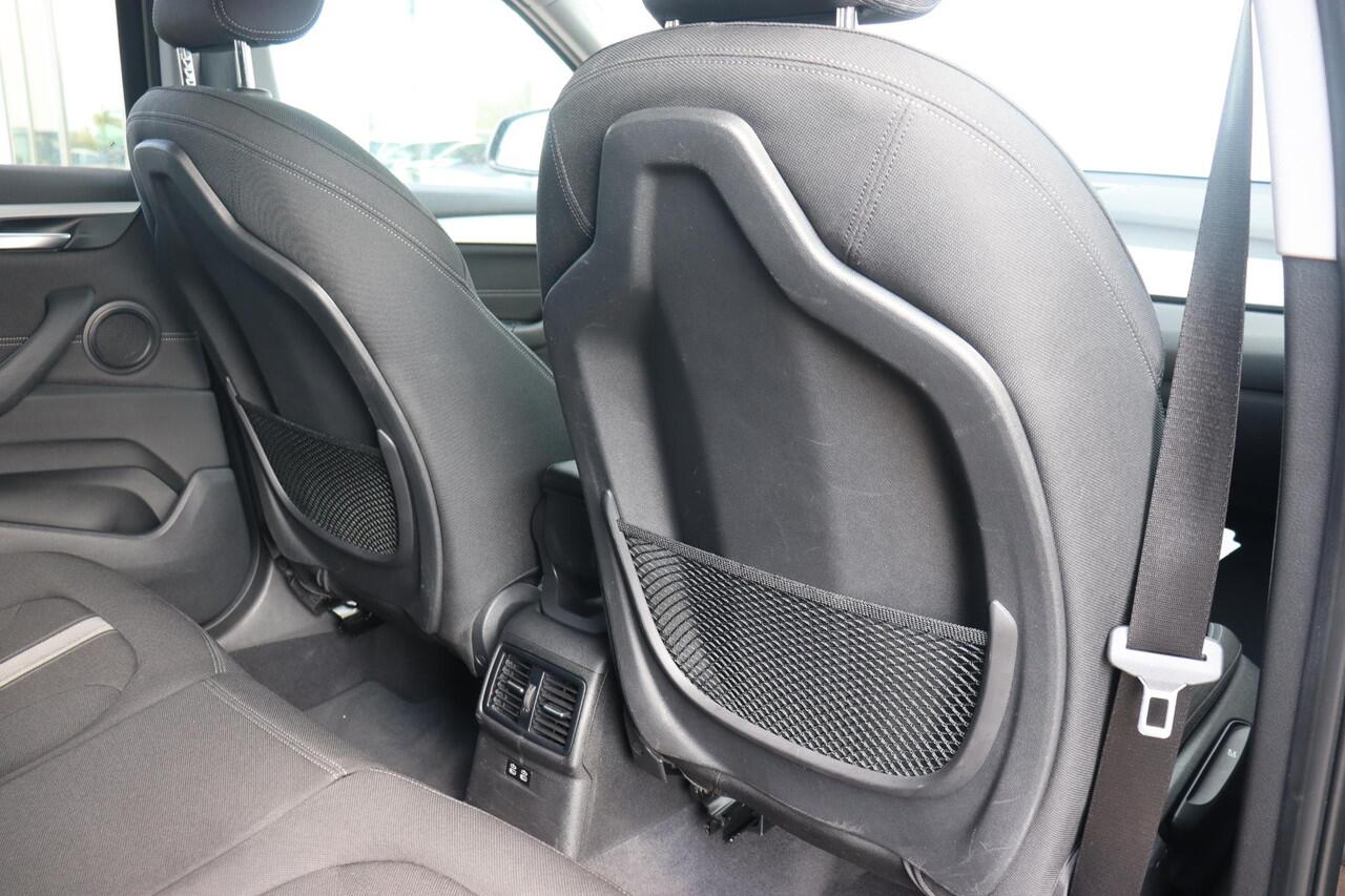 BMW X1 sDrive20i High Executive Achteruitrijcamera/ Stoelverwarming/ Sportstoelen/ Cruise Control/ Elektrische Achterklep