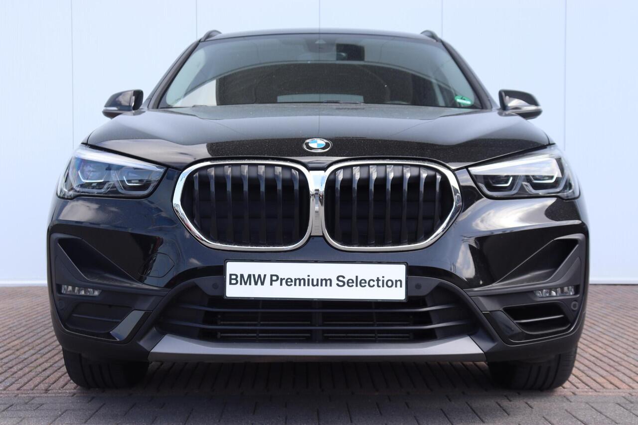 BMW X1 sDrive20i High Executive Achteruitrijcamera/ Stoelverwarming/ Sportstoelen/ Cruise Control/ Elektrische Achterklep