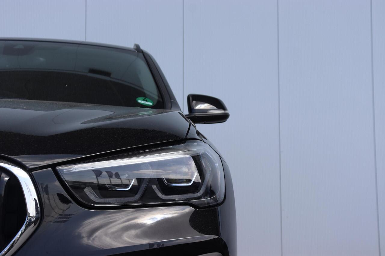 BMW X1 sDrive20i High Executive Achteruitrijcamera/ Stoelverwarming/ Sportstoelen/ Cruise Control/ Elektrische Achterklep