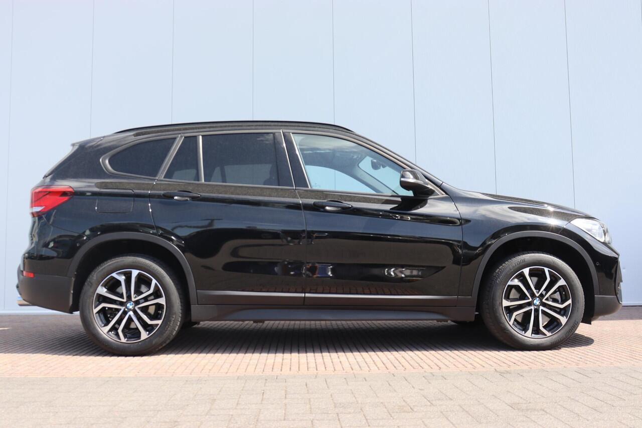 BMW X1 sDrive20i High Executive Achteruitrijcamera/ Stoelverwarming/ Sportstoelen/ Cruise Control/ Elektrische Achterklep