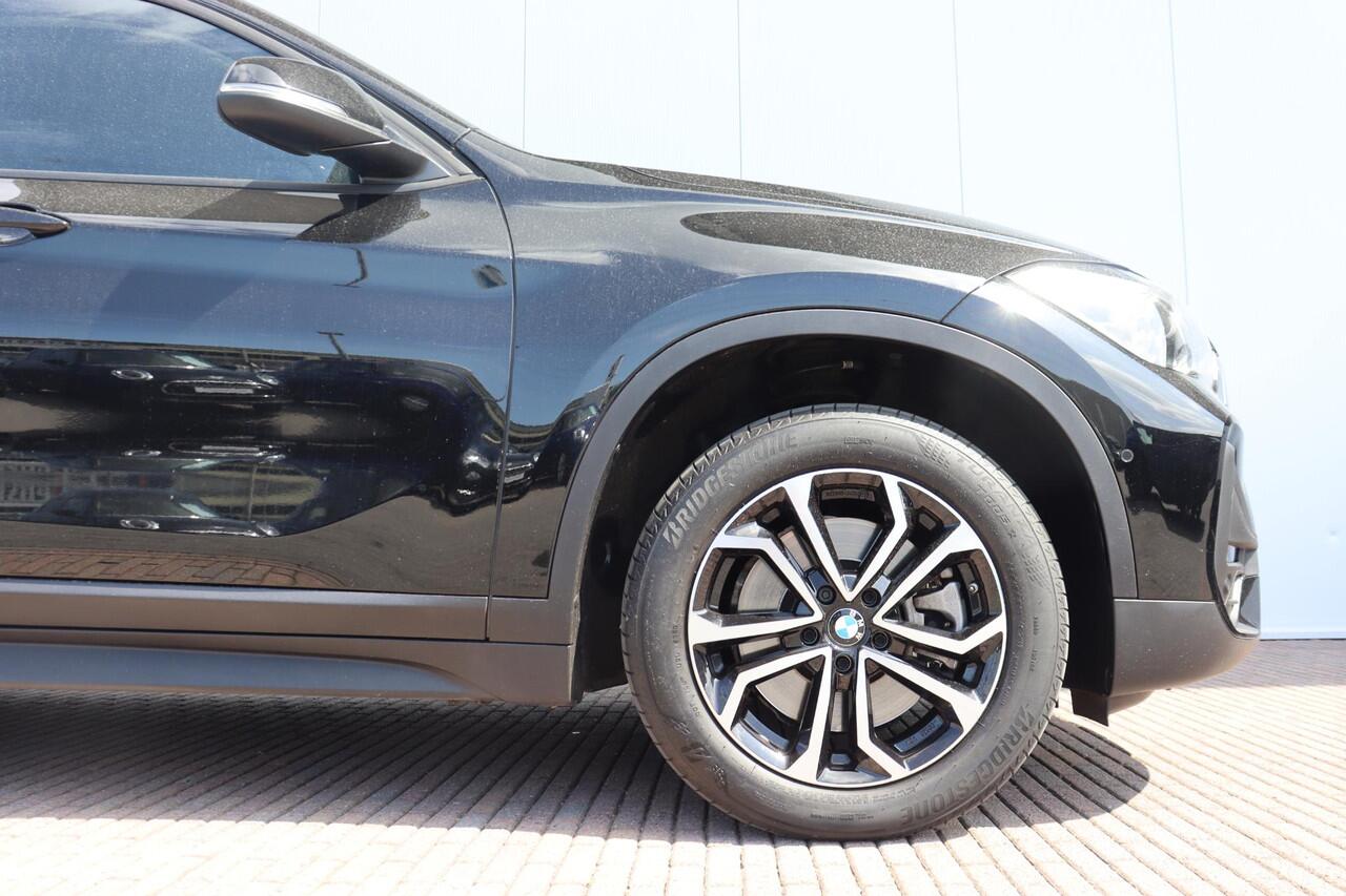 BMW X1 sDrive20i High Executive Achteruitrijcamera/ Stoelverwarming/ Sportstoelen/ Cruise Control/ Elektrische Achterklep