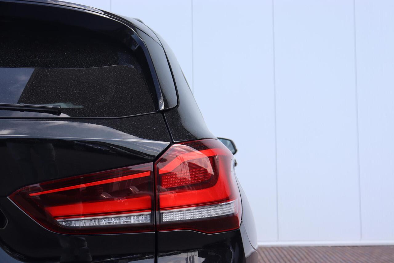 BMW X1 sDrive20i High Executive Achteruitrijcamera/ Stoelverwarming/ Sportstoelen/ Cruise Control/ Elektrische Achterklep