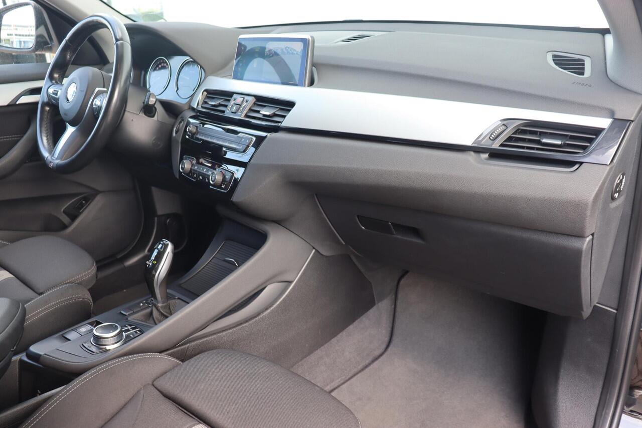 BMW X1 sDrive20i High Executive Achteruitrijcamera/ Stoelverwarming/ Sportstoelen/ Cruise Control/ Elektrische Achterklep