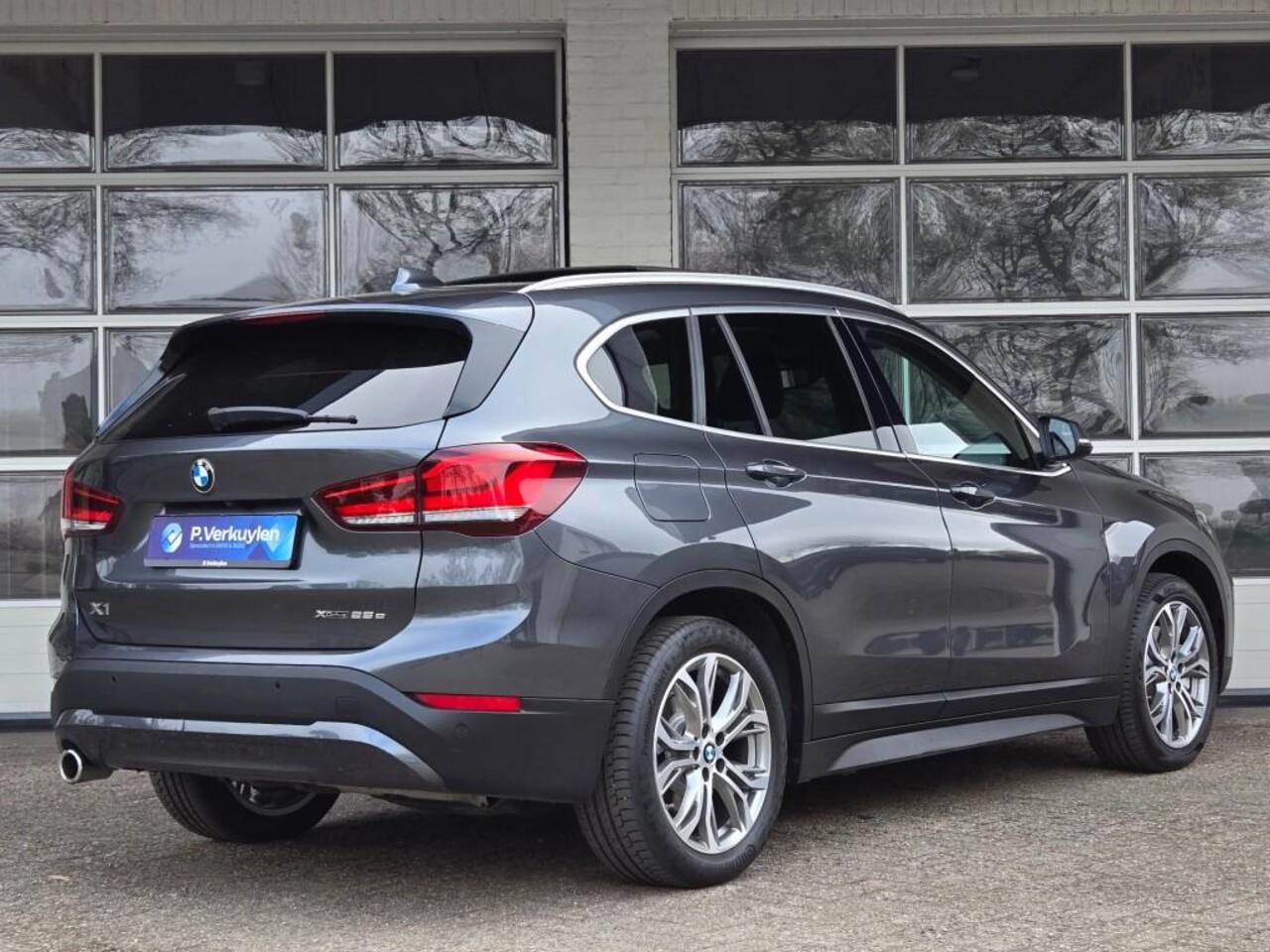 BMW X1 XDRIVE25E SPORT LINE | SPORTSTOELEN | PANORAMA | CAMERA | KEYLESS |